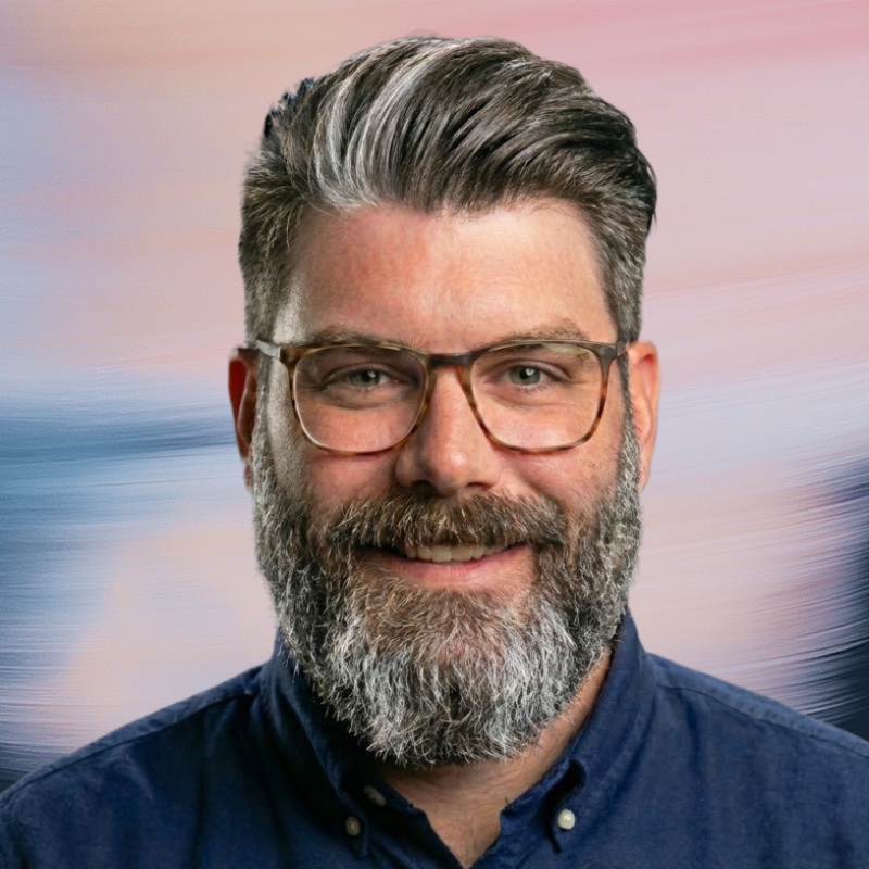 Wouter de Bie with a blue and purple outline tracing his glasses